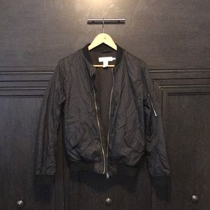 Men’s black bomber jacket